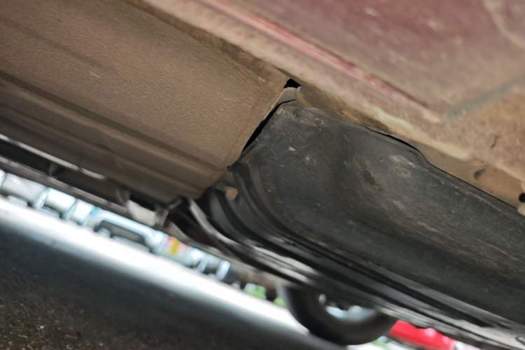 Used Honda Accord 2014 2.0L EX Luxury Edition Left Side Sill