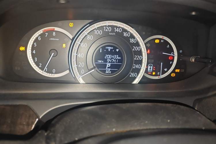 Used Honda Accord 2014 2.4L EX Luxury Edition Odometer Close Up