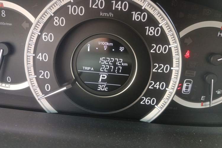 Used Honda Accord 2014 2.0L EX Luxury Edition Odometer Close Up
