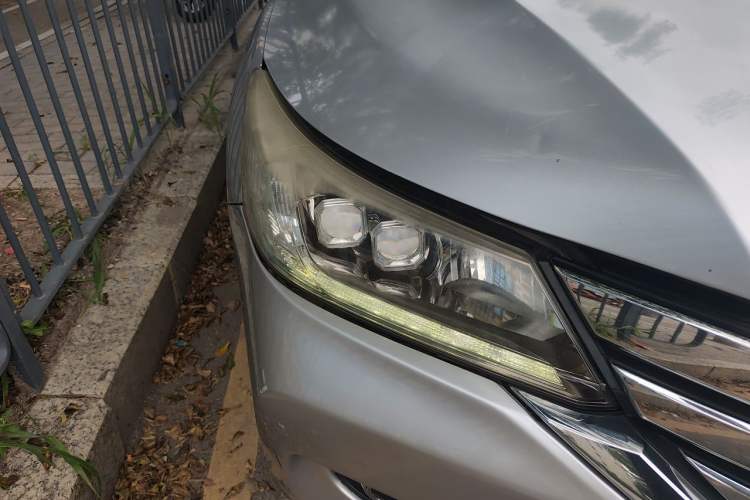 Used Honda Accord 2014 2.4L EXN Luxury Navigation Edition Right Front Headlight