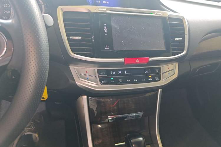 Used Honda Accord 2014 2.4L LX Comfort Edition Audio And AC Panel