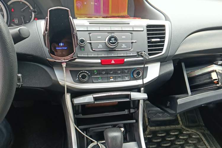 Used Honda Accord 2014 2.0L LX Comfort Edition Audio And AC Panel