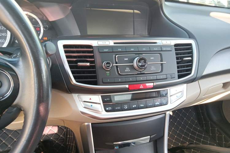 Used Honda Accord 2014 2.0L EX Luxury Edition Audio And AC Panel