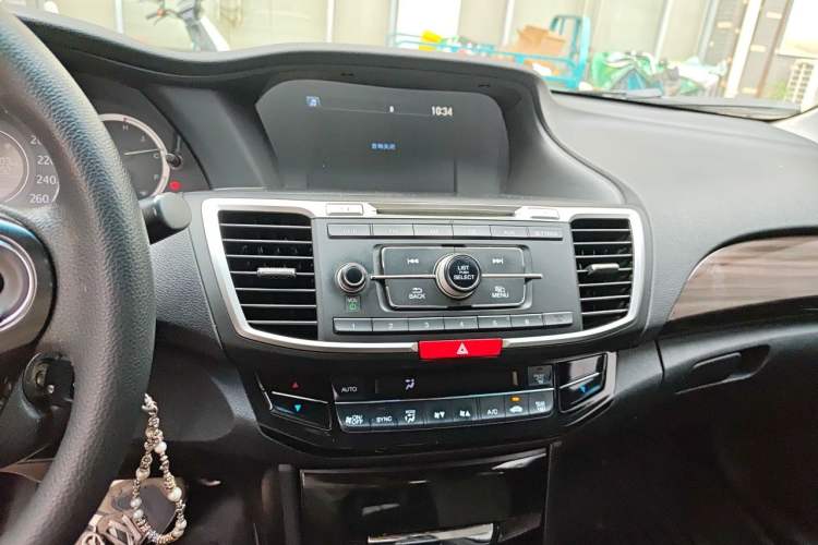Used Honda Accord 2014 2.0L LX Comfort Edition Audio And AC Panel