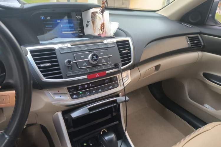 Used Honda Accord 2014 2.0L EX Luxury Edition Audio And AC Panel