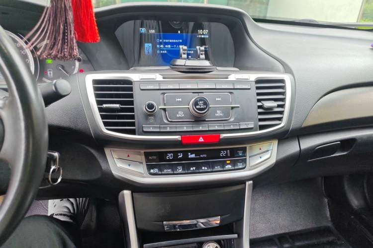 Used Honda Accord 2014 2.0L EX Luxury Edition Audio And AC Panel