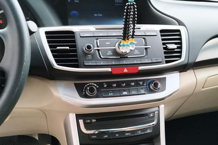 Used Honda Accord 2014 2.0L LX Comfort Edition Audio And AC Panel