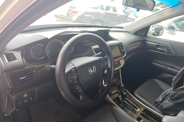 Used Honda Accord 2014 2.4L LX Comfort Edition Center Console