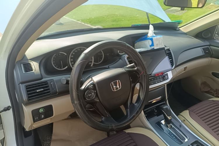 Used Honda Accord 2014 2.0L LX Comfort Edition Center Console