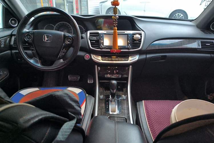 Used Honda Accord 2014 3.0L EXLN Flagship Edition Center Console
