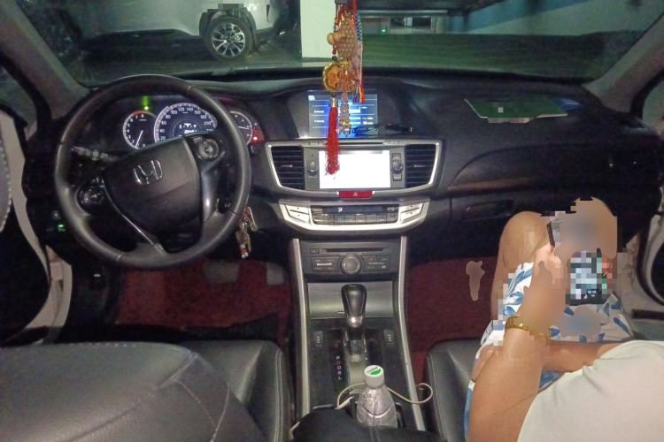 Used Honda Accord 2014 2.0L EX Luxury Edition Center Console