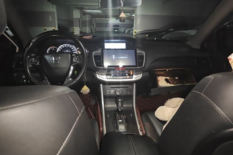 Used Honda Accord 2014 2.0L EX Luxury Edition Center Console