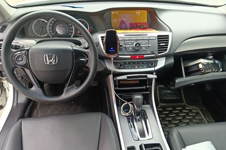 Used Honda Accord 2014 2.0L LX Comfort Edition Center Console