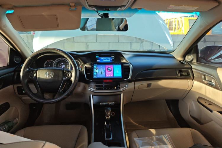 Used Honda Accord 2014 2.0L EX Luxury Edition Center Console
