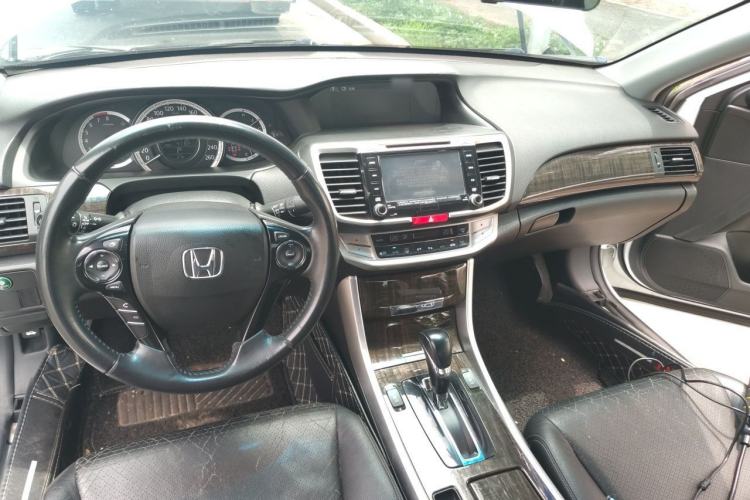Used Honda Accord 2014 2.4L EX Luxury Edition Center Console