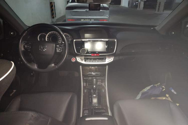 Used Honda Accord 2014 2.4L EX Luxury Edition Center Console