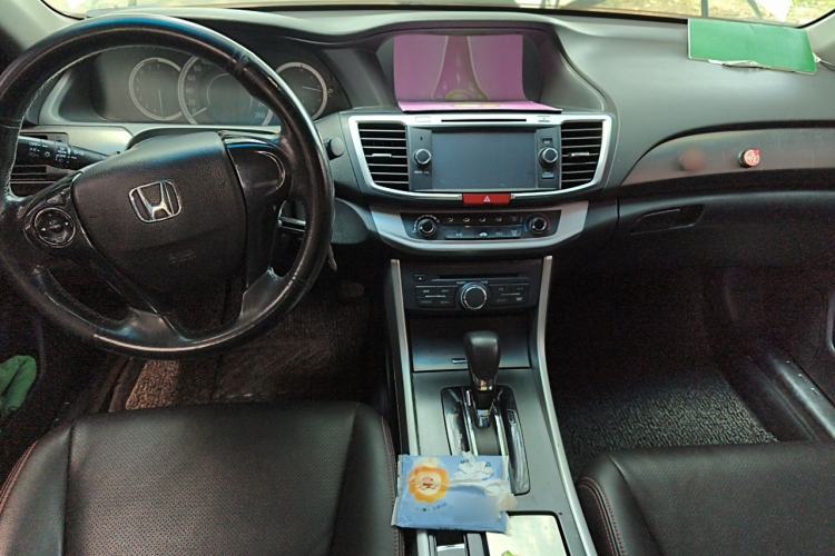 Used Honda Accord 2014 2.0L LX Comfort Edition Center Console