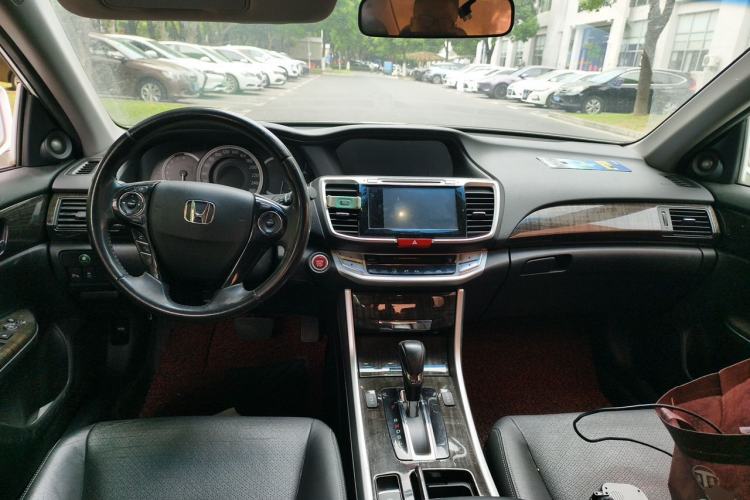Used Honda Accord 2014 2.4L EX Luxury Edition Center Console