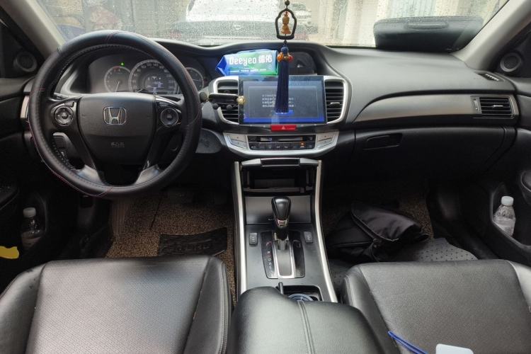 Used Honda Accord 2014 2.0L EX Luxury Edition Center Console