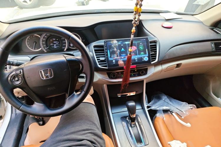 Used Honda Accord 2014 2.0L LX Comfort Edition Center Console