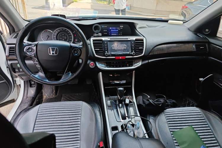 Used Honda Accord 2014 2.4L EXN Luxury Navigation Edition Center Console