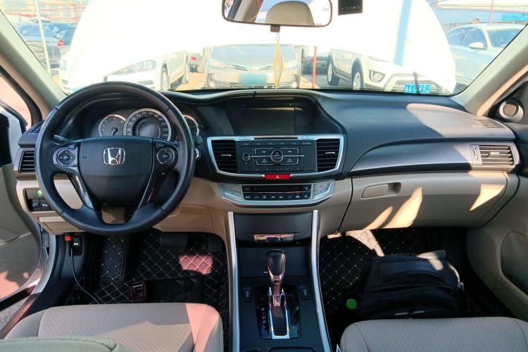 Used Honda Accord 2014 2.0L EX Luxury Edition Center Console