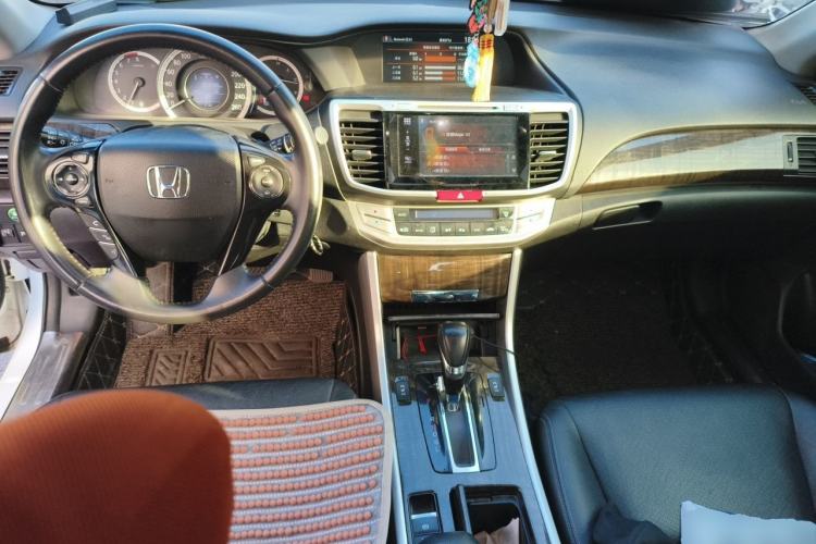Used Honda Accord 2014 2.4L LX Comfort Edition Center Console