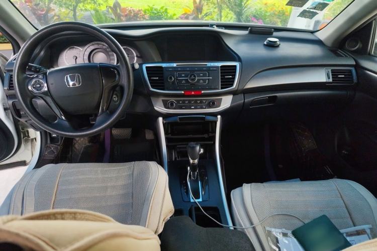 Used Honda Accord 2014 2.0L LX Comfort Edition Center Console