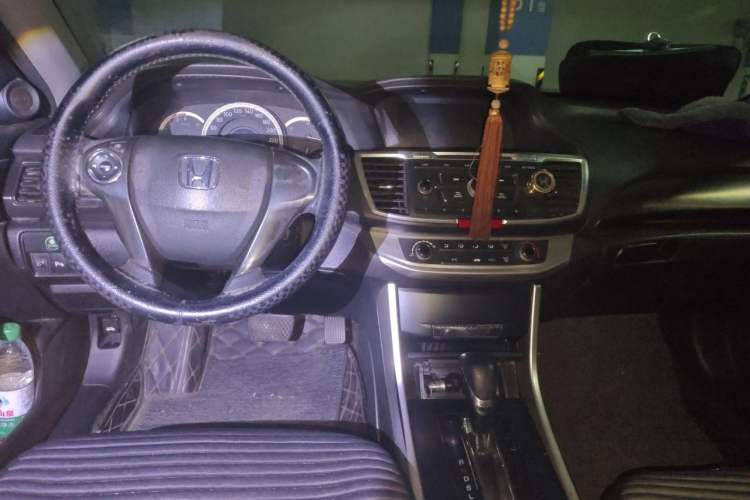 Used Honda Accord 2014 2.0L LX Comfort Edition Center Console