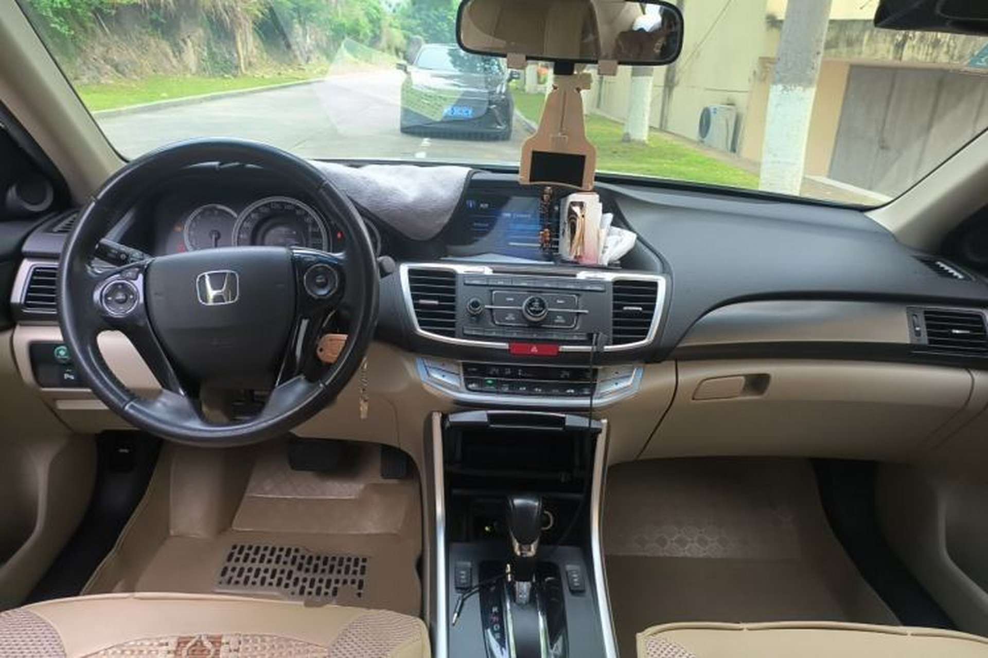 Used Honda Accord 2014 2.0L EX Luxury Edition Center Console