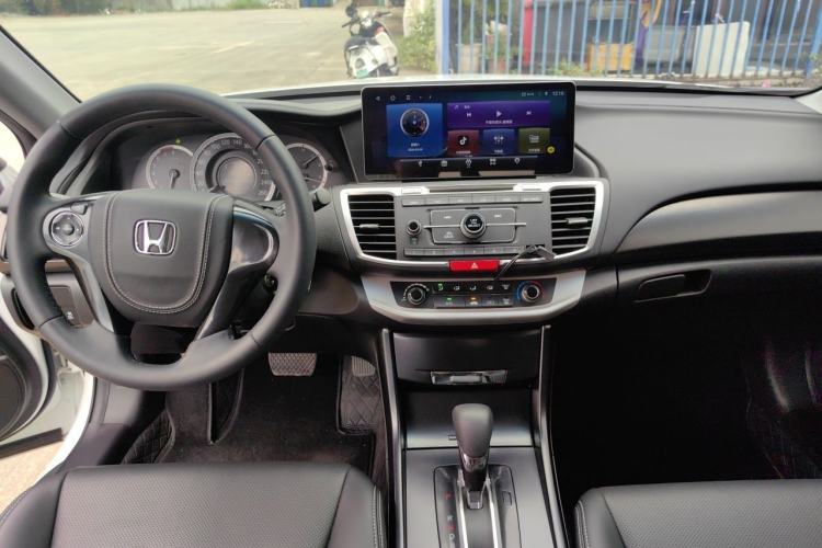 Used Honda Accord 2014 2.0L LX Comfort Edition Center Console