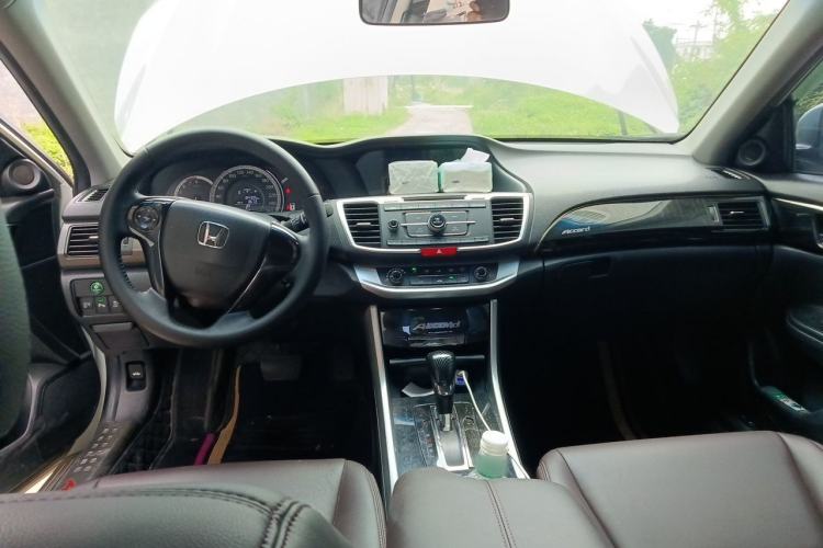 Used Honda Accord 2014 2.0L LX Comfort Edition Center Console