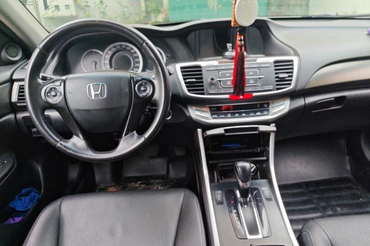 Used Honda Accord 2014 2.0L EX Luxury Edition Center Console