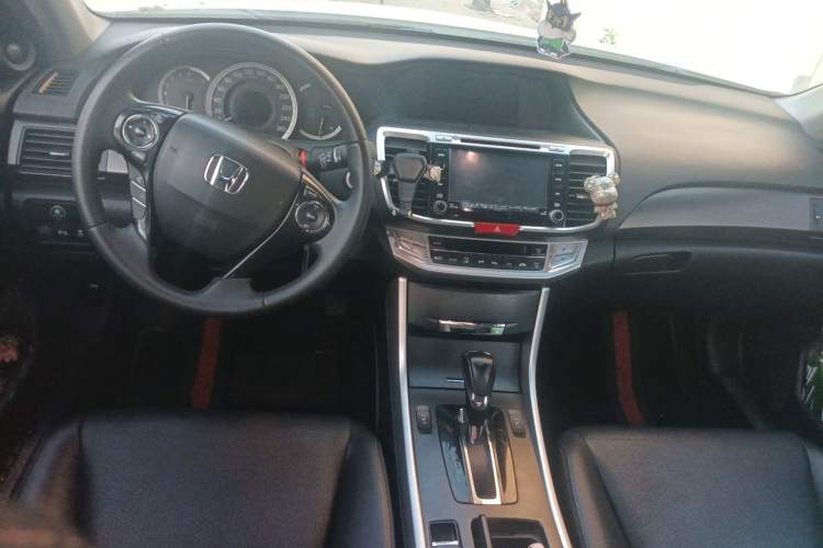 Used Honda Accord 2014 2.0L EXN Luxury Navigation Edition Center Console