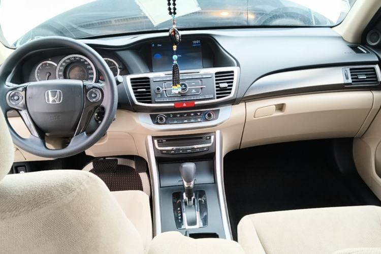 Used Honda Accord 2014 2.0L LX Comfort Edition Center Console