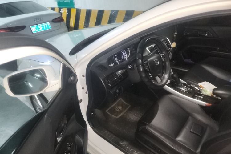 Used Honda Accord 2014 2.4L EXN Luxury Navigation Edition Driver Seat