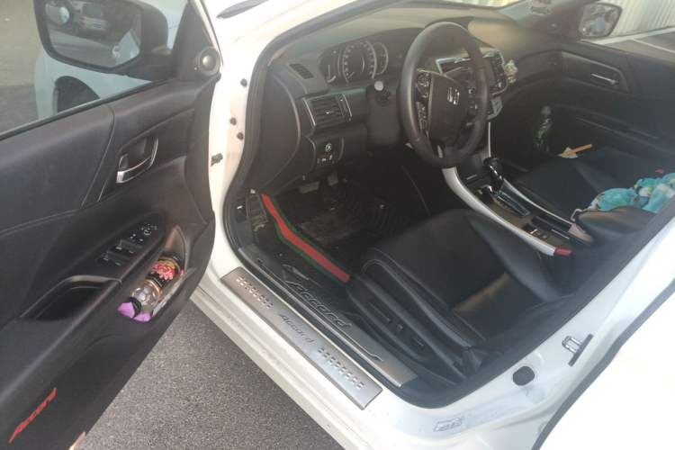 Used Honda Accord 2014 2.0L EXN Luxury Navigation Edition Driver Seat