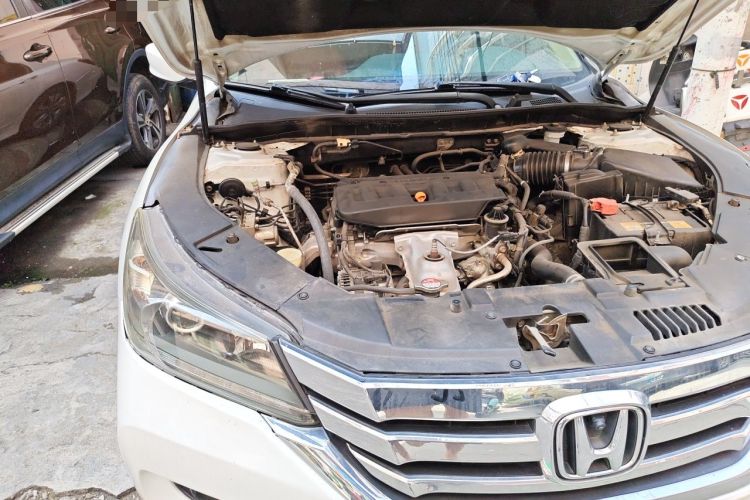 Used Honda Accord 2014 2.0L LX Comfort Edition Engine Bay Right