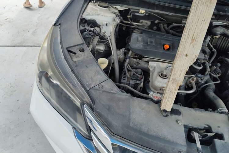 Used Honda Accord 2014 2.0L LX Comfort Edition Engine Bay Right