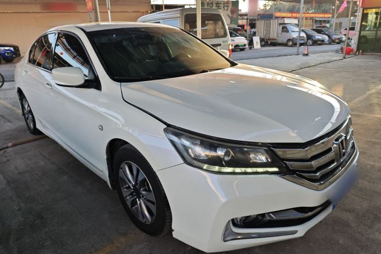 Used Honda Accord 2014 2.0L EX Luxury Edition Front Right 45 Deg
