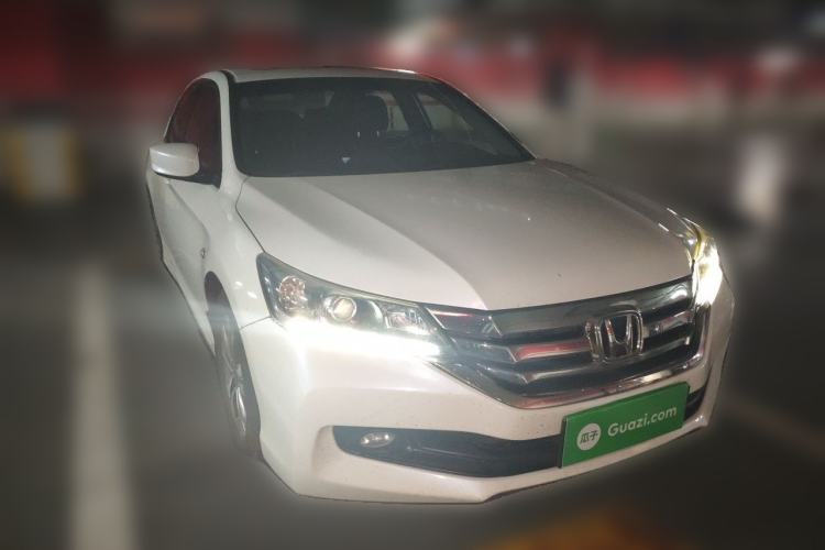 Used Honda Accord 2014 2.0L LX Comfort Edition Front Right 45 Deg