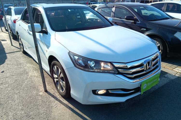 Used Honda Accord 2014 2.0L EX Luxury Edition Front Right 45 Deg