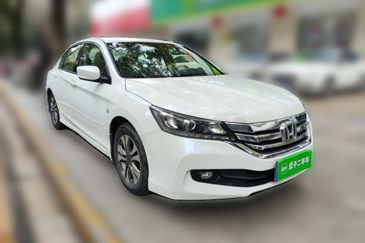 Used Honda Accord 2014 2.0L LX Comfort Edition Front Right 45 Deg