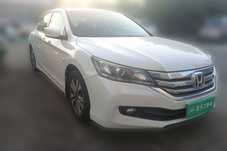 Used Honda Accord 2014 2.0L EXN Luxury Navigation Edition Front Right 45 Deg