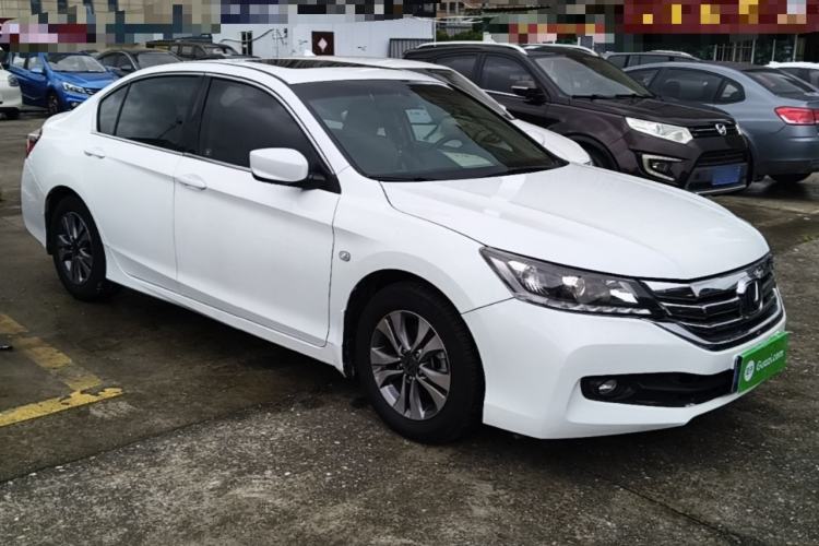 Used Honda Accord 2014 2.0L LX Comfort Edition Front Right 45 Deg