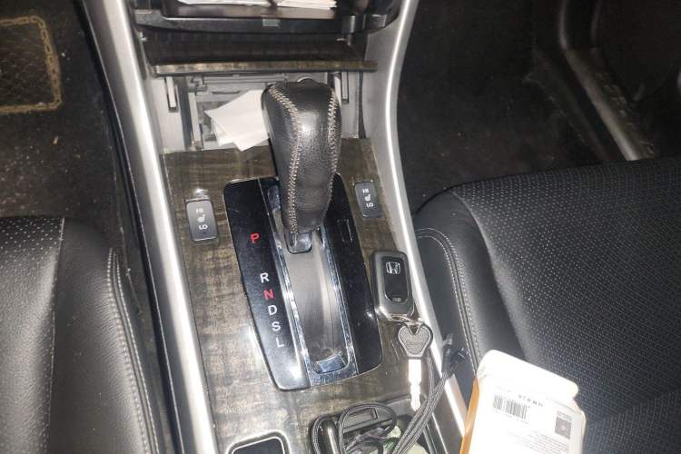 Used Honda Accord 2014 2.4L EXN Luxury Navigation Edition Gear Lever