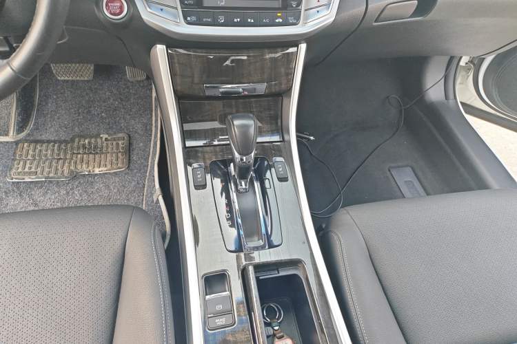 Used Honda Accord 2014 2.4L EXN Luxury Navigation Edition Gear Lever