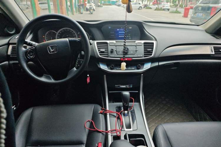 Used Honda Accord 2014 2.0L LX Comfort Edition Interior 2
