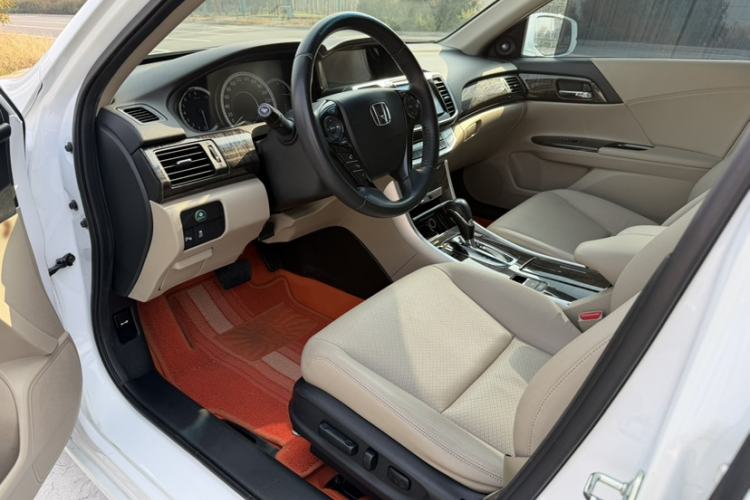 Used Honda Accord 2014 2.4L EX Luxury Edition Interior 3