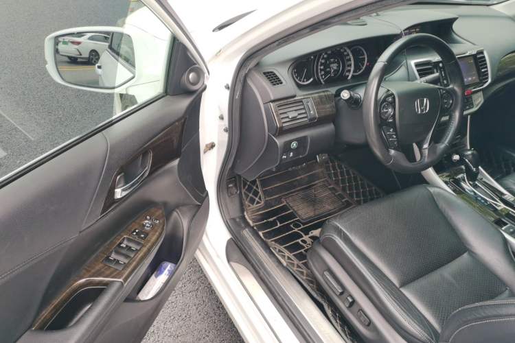 Used Honda Accord 2014 2.4L EX Luxury Edition Interior 3